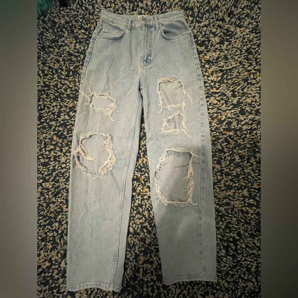 Urban Outfitters BDG High-Rise Baggy Ripped Light Wash Blue Jeans Size 28